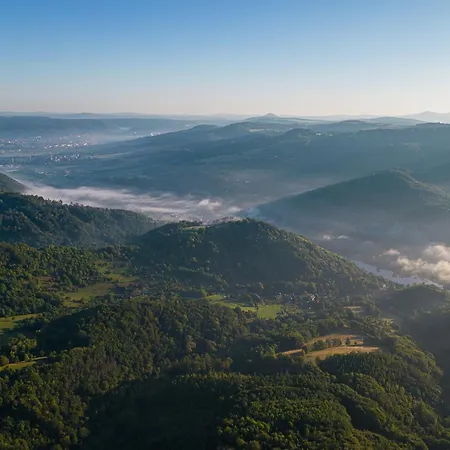 Glamping Skrytín Horská chata Dobkovice